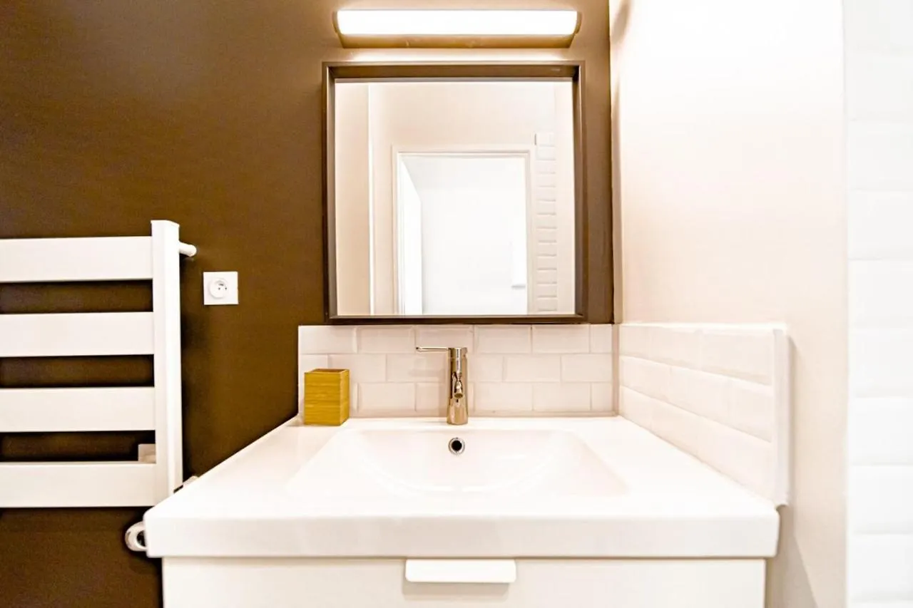 Le Petit Reinach -Appartement Cosy-Saxe-Gambetta Lyon 0*,  France